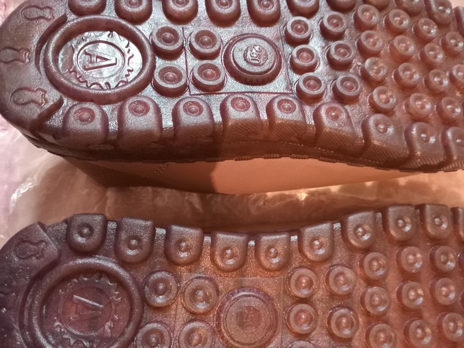 Продам обувь новая размер 25.