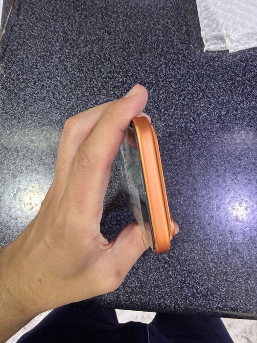 iphone 17 pro max 512g ZAA 100% 144 sikl yahwi holatda oqip tel qlila