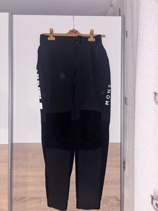 Vand Pantaloni Mons Royale x NhVelo