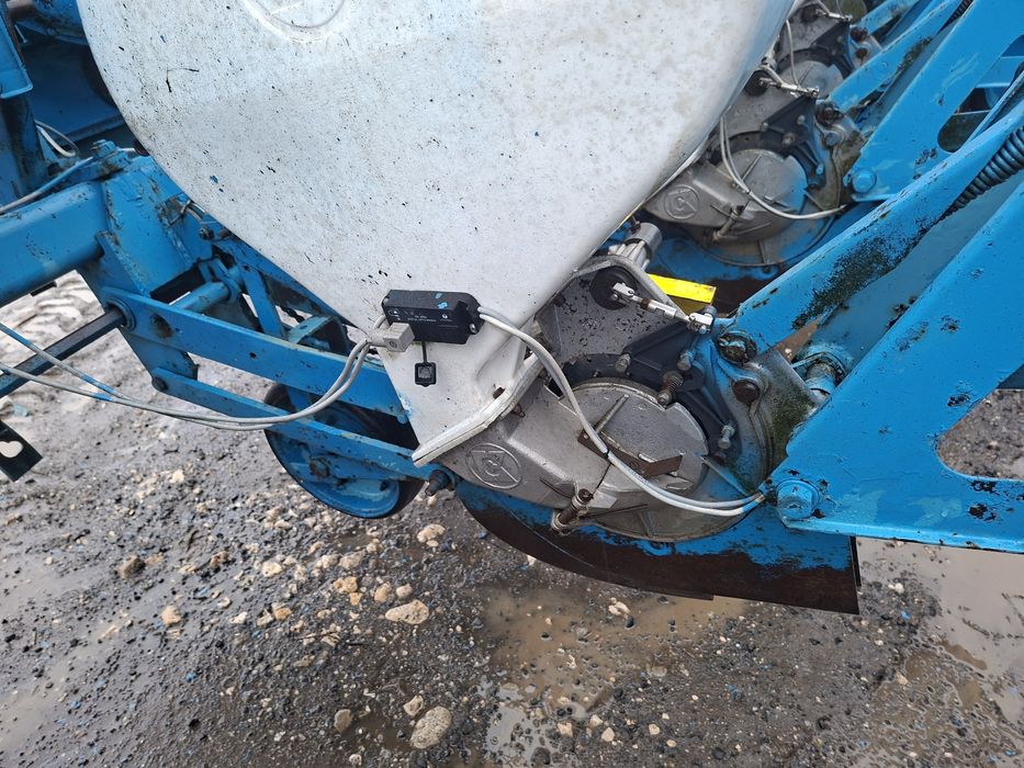 Semanatoare porumb pe 8 randuri  SK