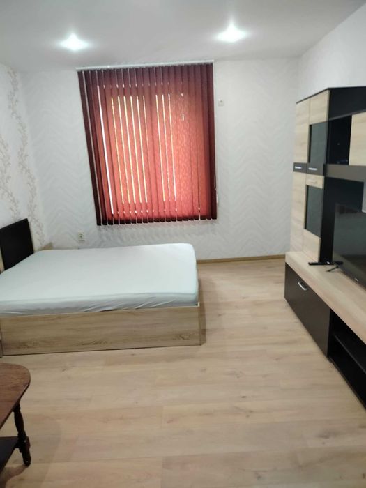 Дава се под наем Едностаен апартамент в Перник, Изток - 50 кв.м за 306 € - Снимка #2