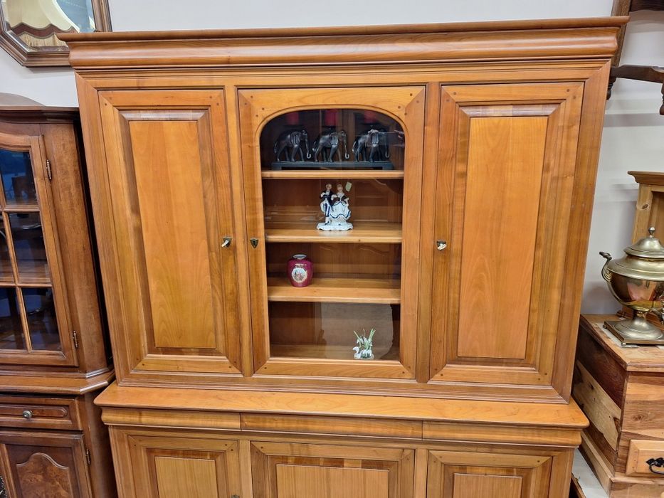 Луксозен трапезен бюфет череша масив