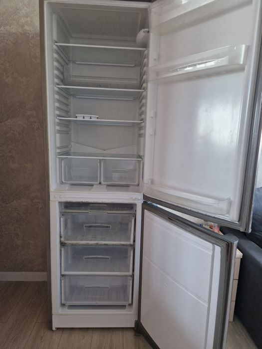 Продам холодильник индезит
