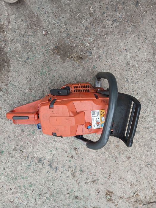 De vânzare o husqvarna 365 in stare foarte buna de funcționare mai multe detalii la nr de telefon sau in privat 0743937139