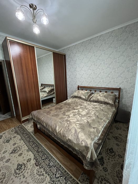 Кровать новая двухспальная. Из красного дерево.