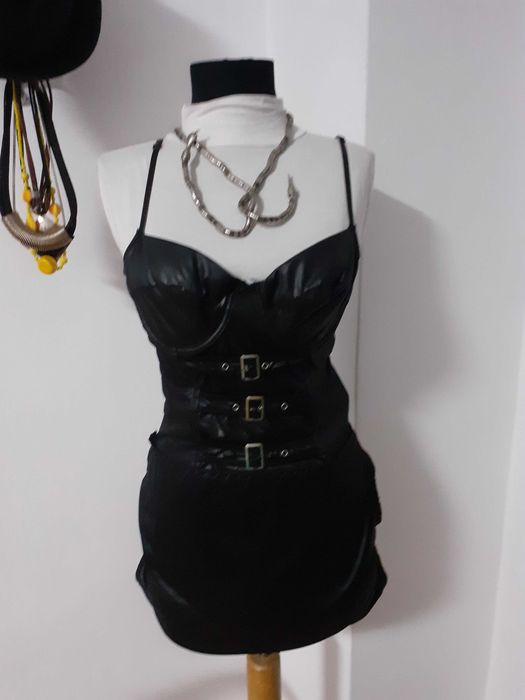 Rochii  de piele , lac , nylon   negre