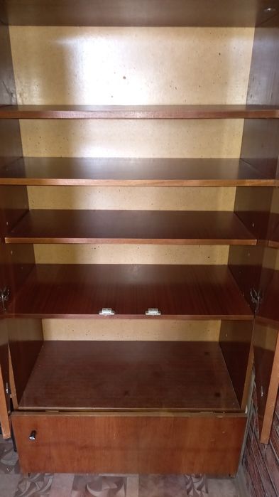 Продам  книжный шкаф