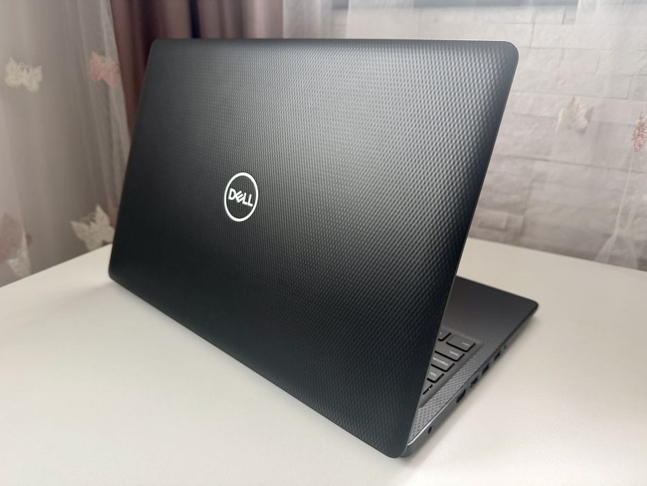 Laptop Dell Inspirion 3584, tastatura si mouse