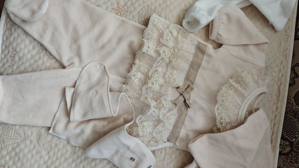 Комплект для девочек на выписку