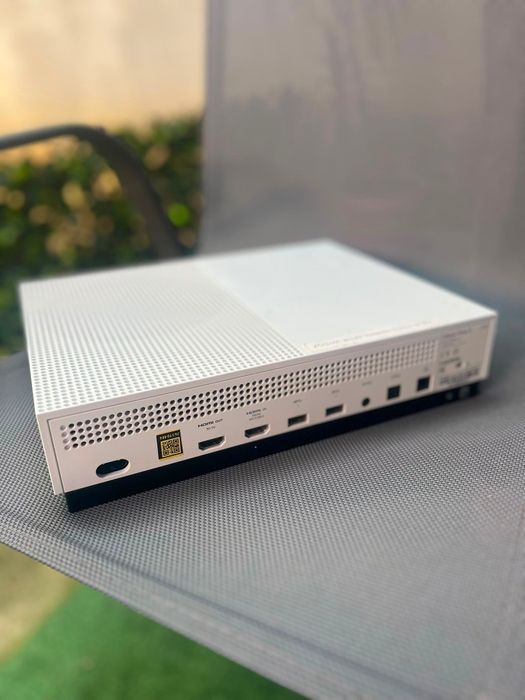 Xbox one S +controlere
