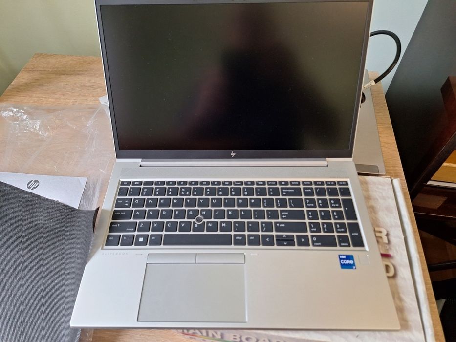 Vând laptop HP  Intel Core I7