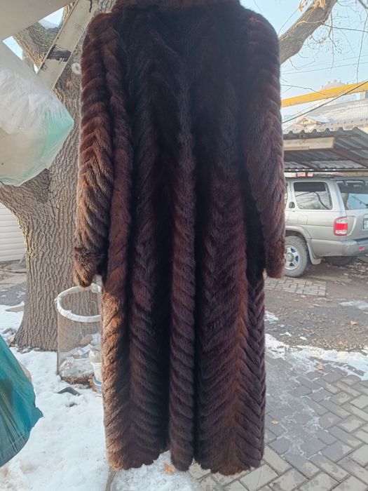 Продается норковая шуба, длинная.