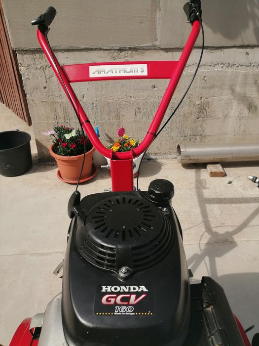 Motosapa  honda gcv  160   Aratrum  made în  ungaria  puțin folosita
