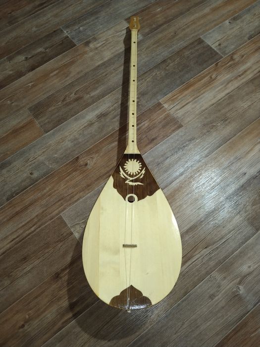 Продам домбру с чехлом