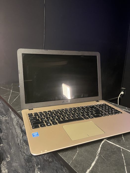 Продам Ноутбук - оффисный хороший