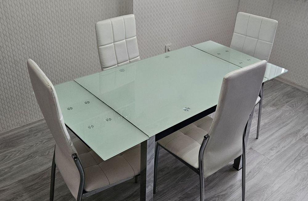 Трапезна маса с шест стола