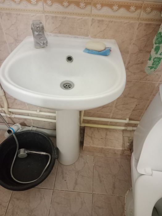 Продам унитаз и зеркало