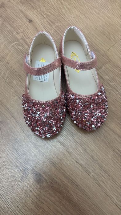 Продам туфли для девочек