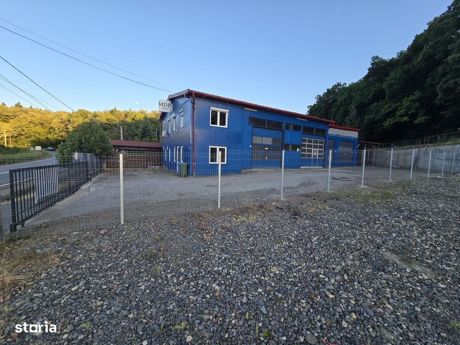 Spatiu comercial 360 mp, teren 1000 mp.4 boxe cu elevator