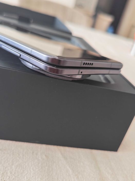 Продавам Honor Magic V5