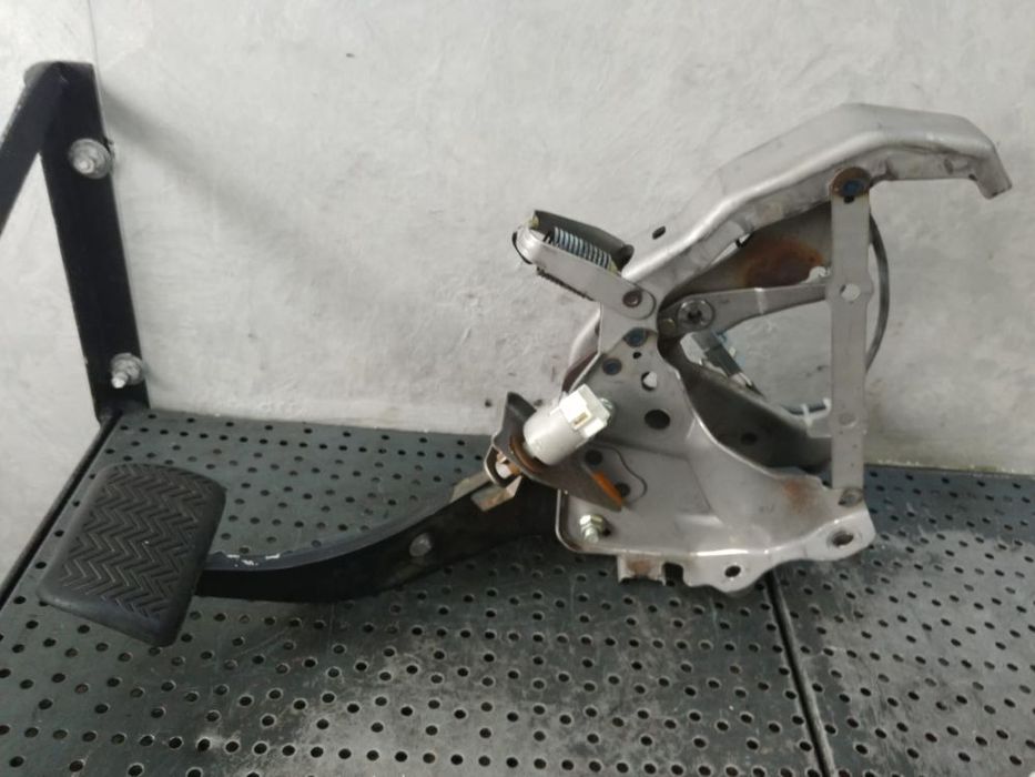 pedala frana 2.0 b 1az-fe 4x4   toyota rav-4 3 2008