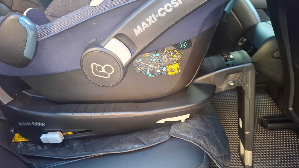 Maxi Cosi Pebble Pro + isofix стол с база