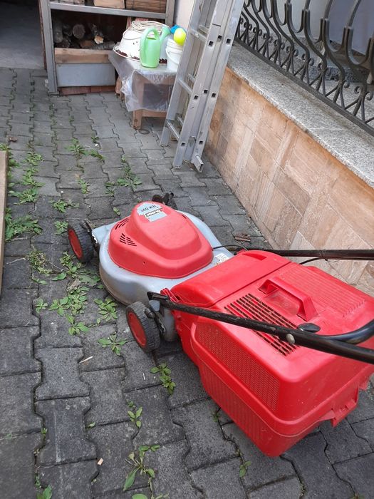Vând mașină tuns iarba germana, robusta cu lățime taiere 43cm