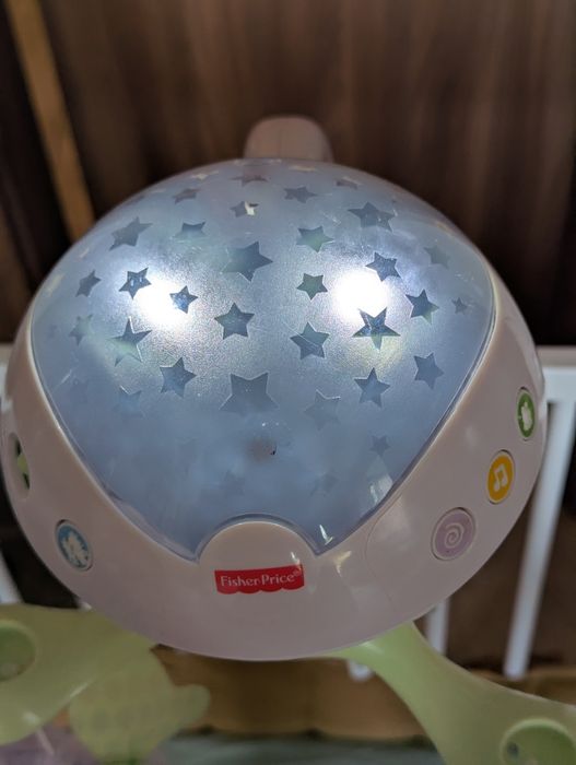 Музикална въртележка за бебешко легло Fisher price