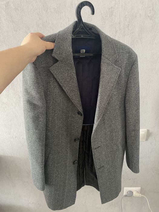 Стильное пальто для теплой и прохладной погоды