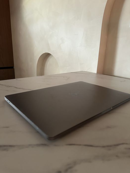 Macbook Pro - Intel Core i9 / 1TB SSD / 32GB RAM