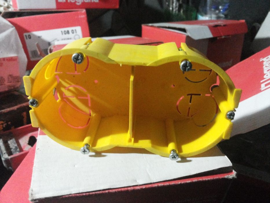 Подрозетники Legrand