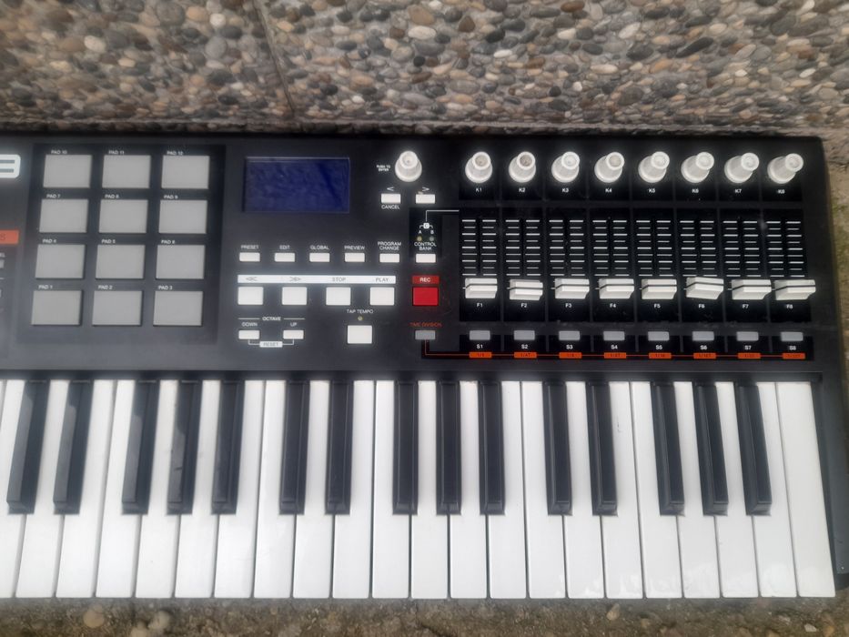 Akai MPK49 controller midi