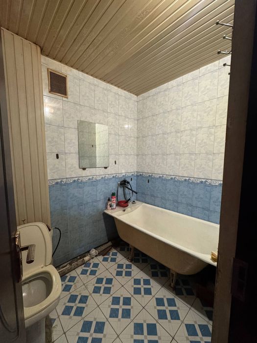 Продам чиланзар 6.  Двух комнатная.  Балкон 2*6