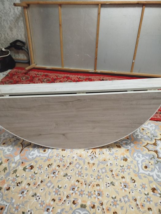 Продам стол и штор