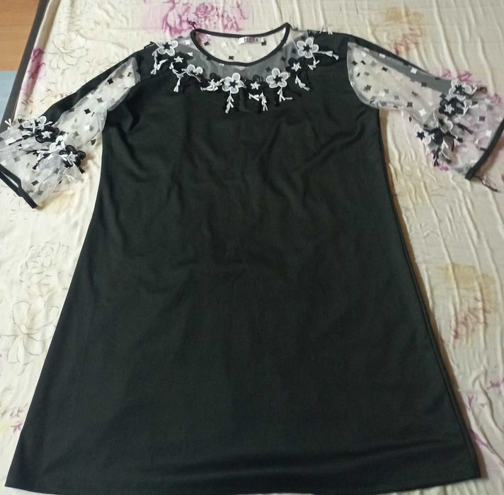 Рокля с уникални шевици