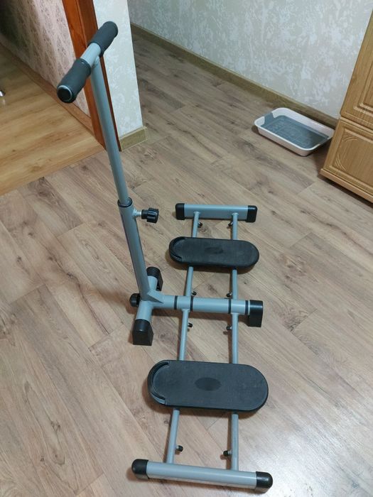 Тренажёр для мышц бедер и ног