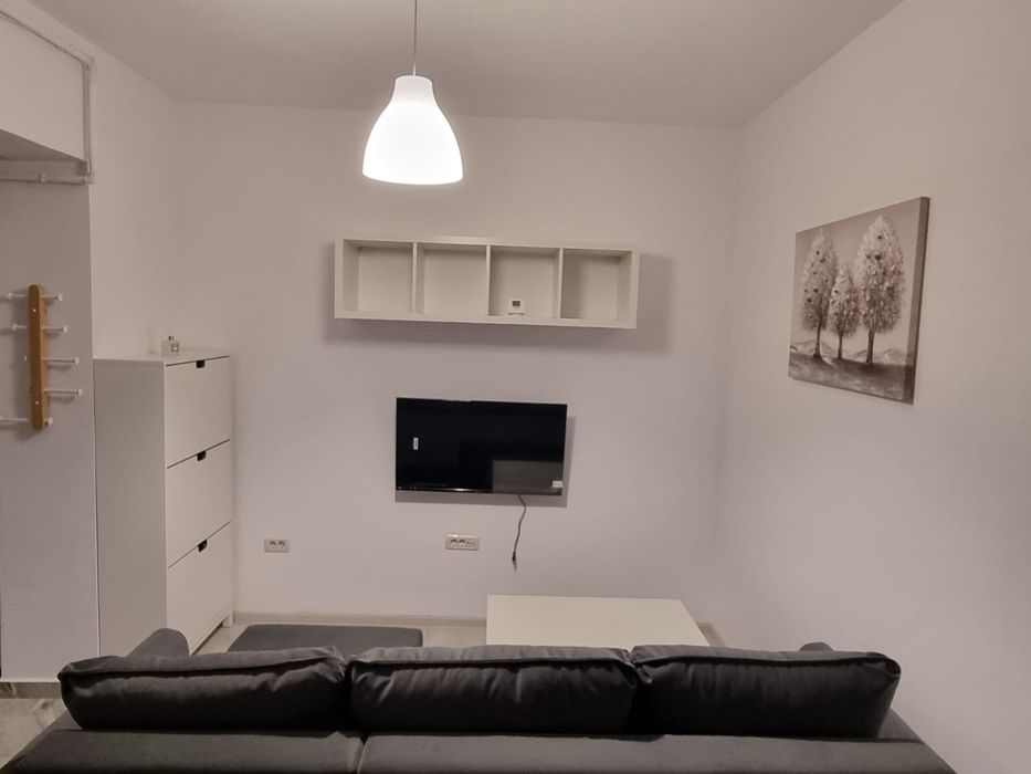 Închiriez studio nou 45mp