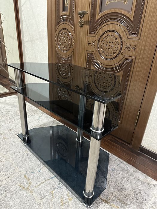 3 qavatli shisha TV osti stendi