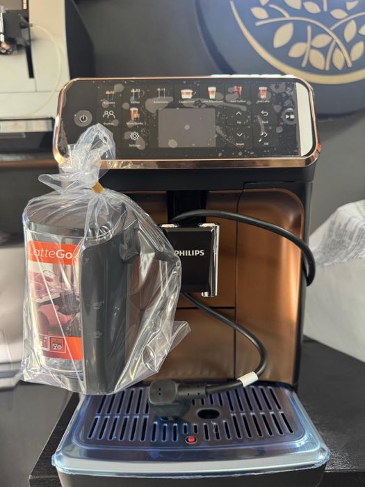 Expresoare de cafea noi! Philips seria 5500