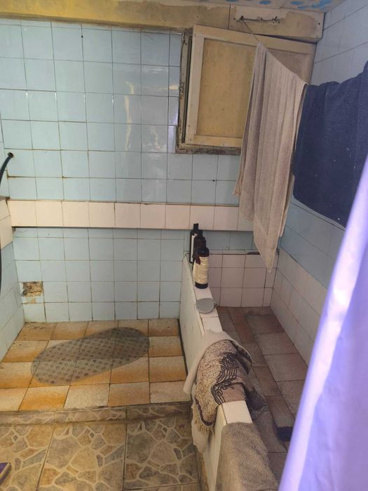 Продавам просторна къща с голям двор - гр. Димово