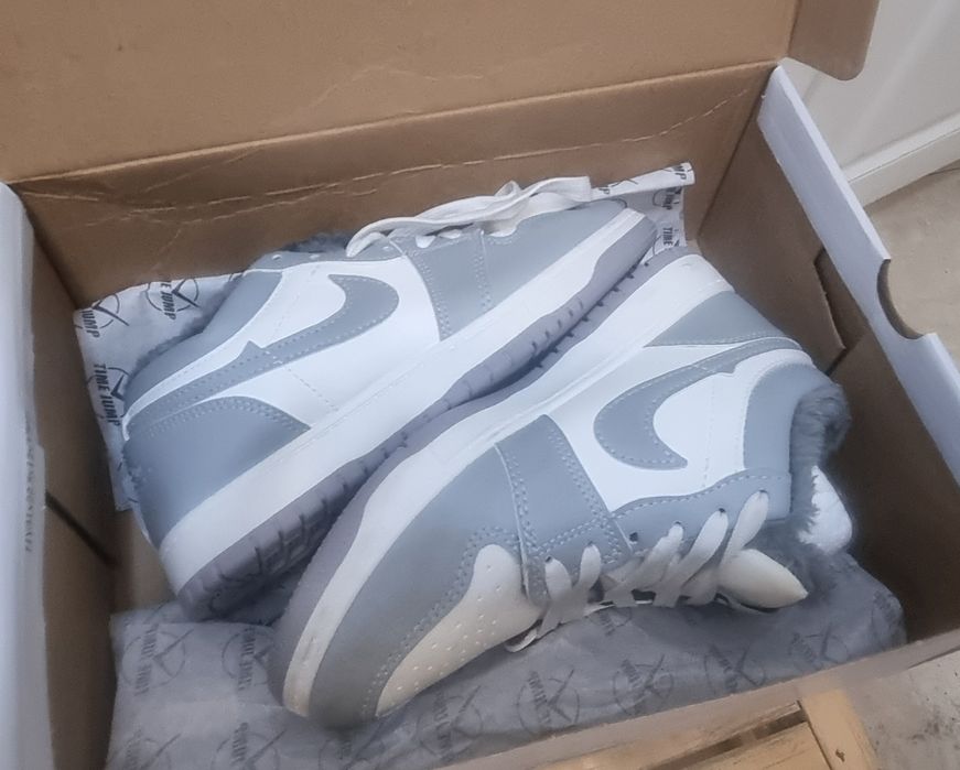 Продам кроссовки Nike на меху