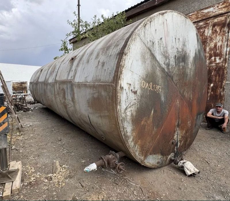 Цистерна ёмкость бочка.