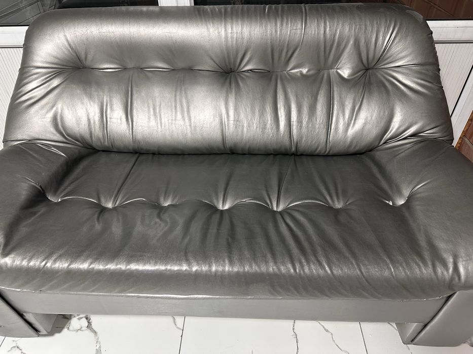 Диван двухместный