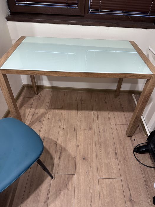 Продавам трапезна маса