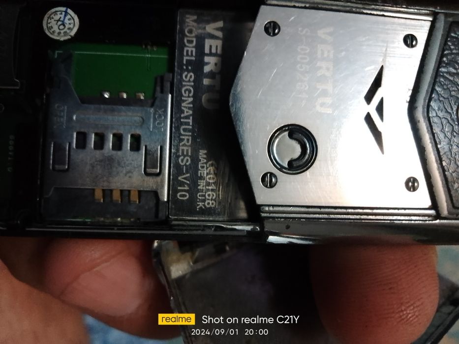 Продам телефон vertu.