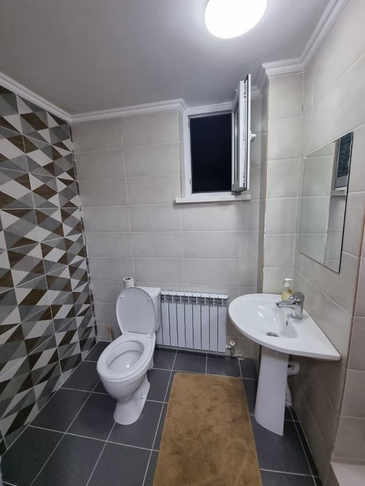 По часам на Абая