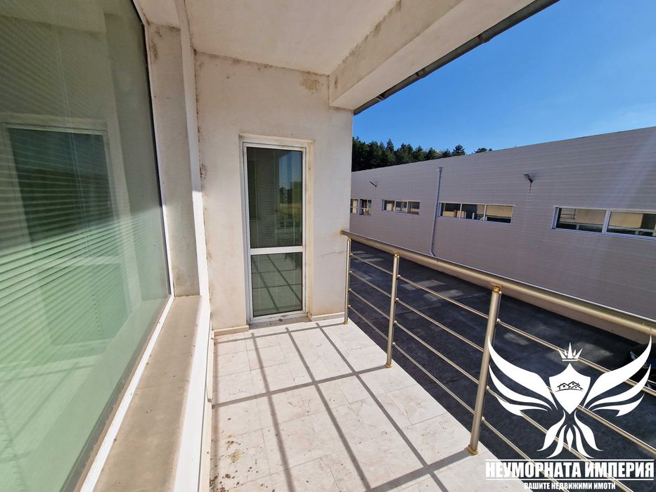 Под наем офис и два апартамента 300РЗП с двор в Асеновград