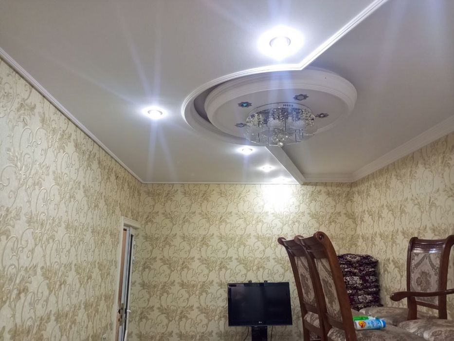 Chilonzor 19 kv sotiladi 3 xona yulli yuzida