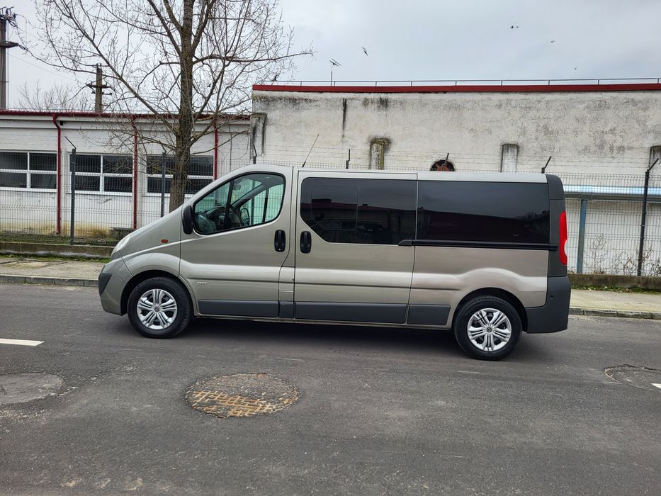 Opel vivaro 8+1 locuri 2013 lung ( renalut trafic)