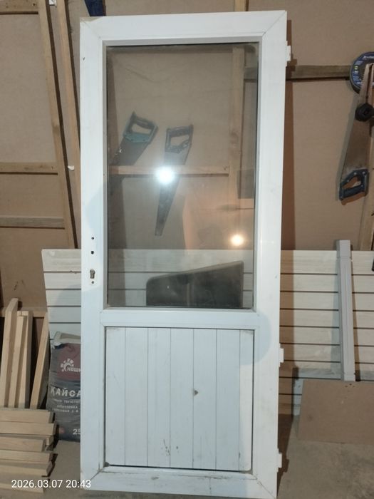 Пластиковые дверь без каркаса